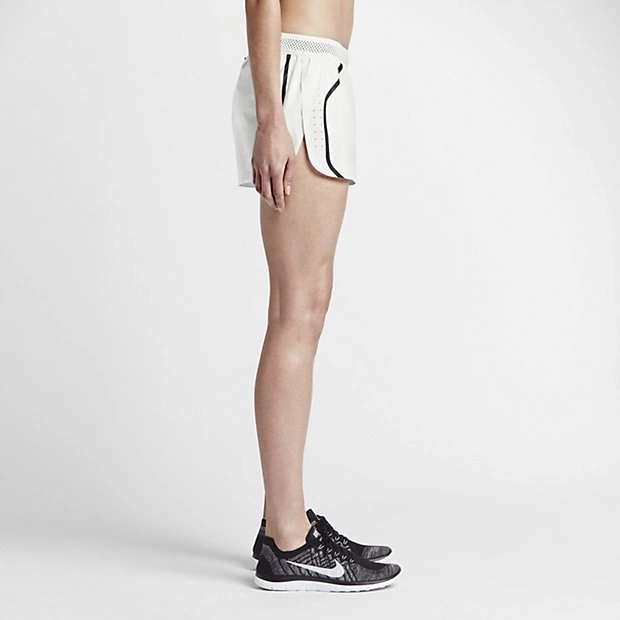 Shorts Nike Running Aeroswift 5 cm para mujer color blanco