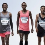 Lelisa Desisa de Etiopía, Eliud Kipchoge de Kenia y Zersenay Tadese de Eritrea están todos alineados para intentar correr una maratón por debajo de de dos horas