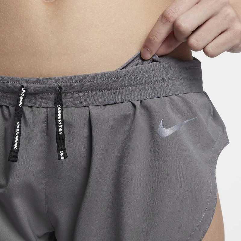 Shorts de running Nike Elevate de 8 cm para mujer - detalle bolsillo interno