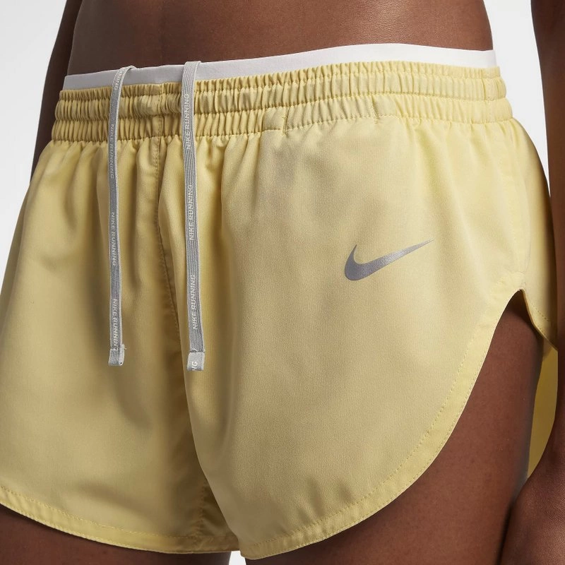 Short de running Nike Elevate de 8 cm para mujer - color limón