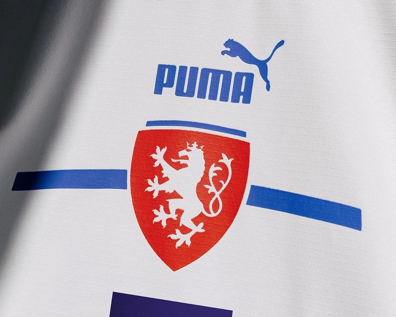 Camiseta de futbol República Checa o Chequia de visita 2022 Puma - escudo