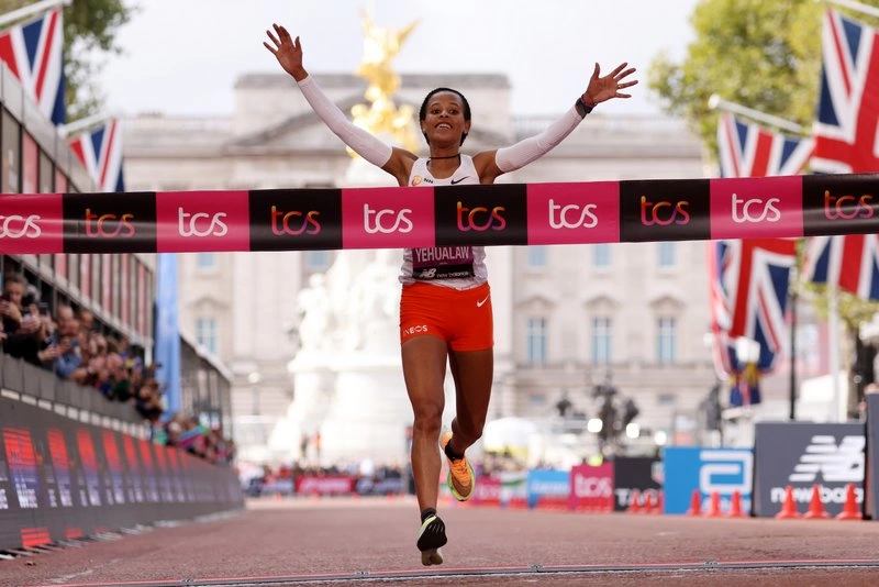 Yalemzerf Yehualaw la ganadora de la Maratón de Londres 2022