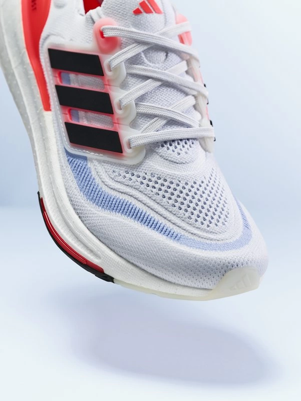 adidas ULTRABOOST Light 2023