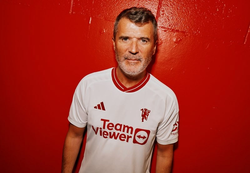 Tercera camiseta del Manchester United adidas 2023/24 . Roy Keane