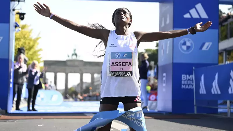 Tigist Assefa ganadora de la Maratón de Berlín 2023