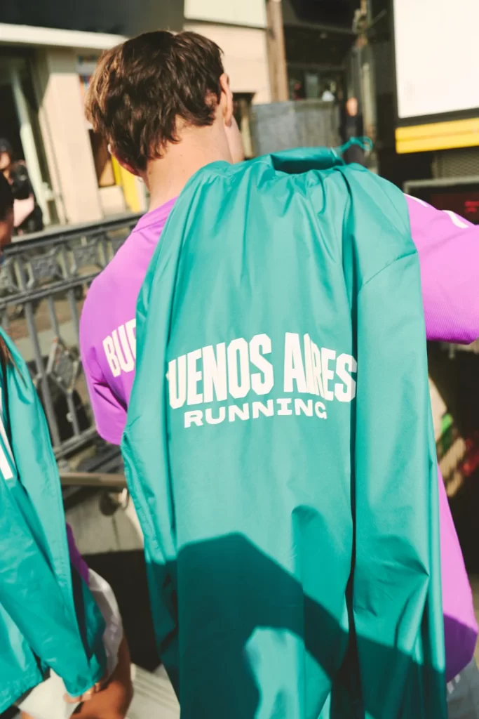 Campera adidas oficial de los 42K de Buenos Aires 2025