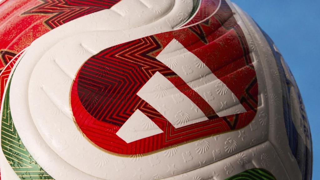 Pelota adidas Trionda Mundial FIFA 2026 (detalle Pro)