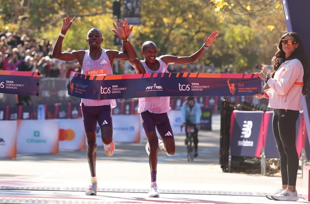 Benson Kipruto y Alexander Mutiso en la l&iacute;nea final de la marat&oacute;n de Nueva York 2025