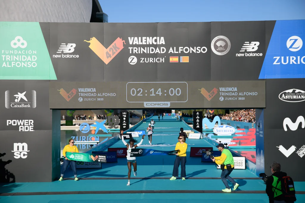 Jepkosgei (2:14:00) logra la mejor marca mundial del a&ntilde;o para el Marat&oacute;n Valencia