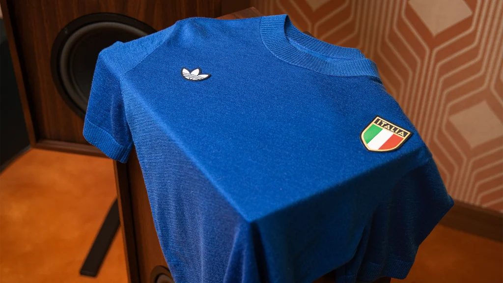 Camiseta de f&uacute;tbol adidas de Italia 2026 con logo Trefoil