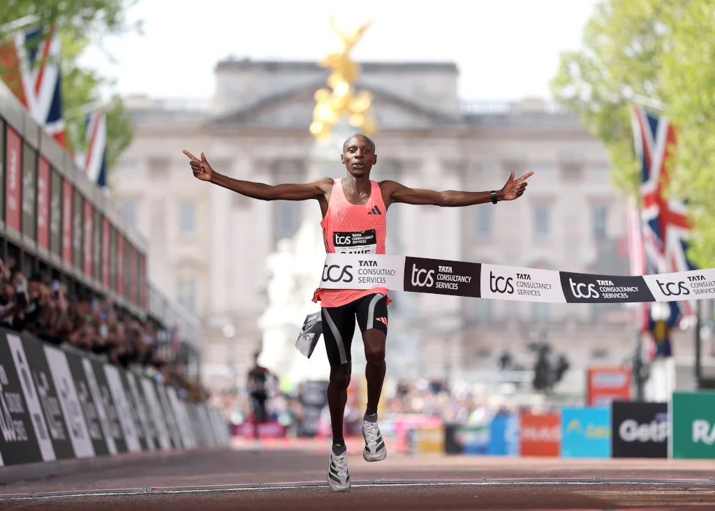 Sabastian Sawe en la Marat&oacute;n de Londres 2026