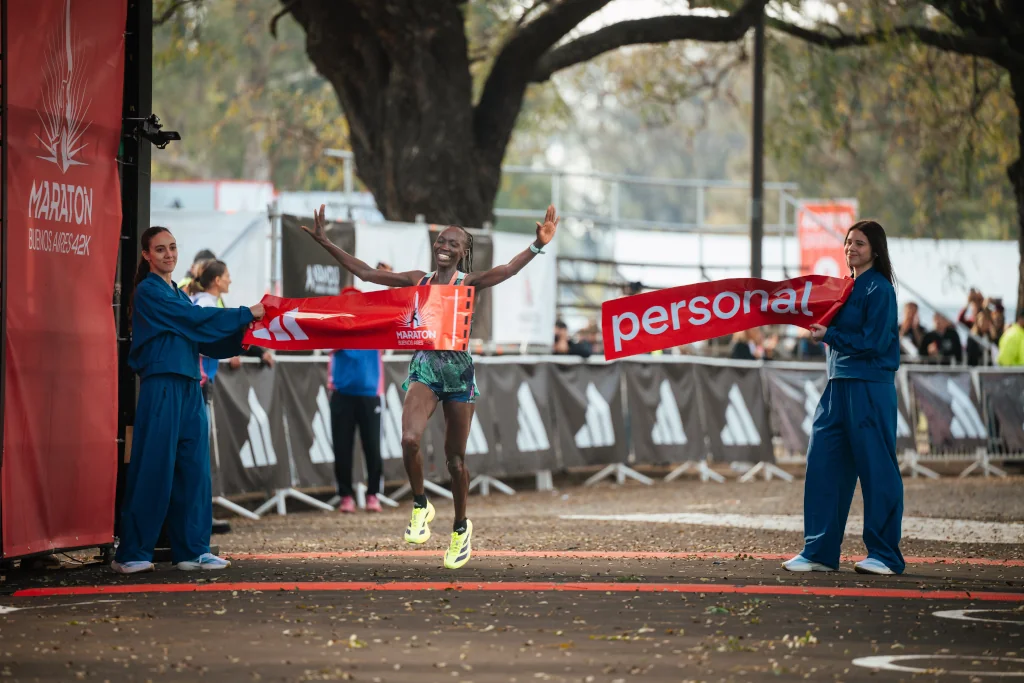 La Ganadora Rebecca Kangogo Chesir de Kenia